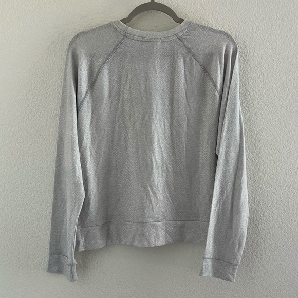 NWT BEYOND YOGA | Brushed Knit Printed Favorite Raglan in Gray Leopard | Size M - Picture 6 of 10